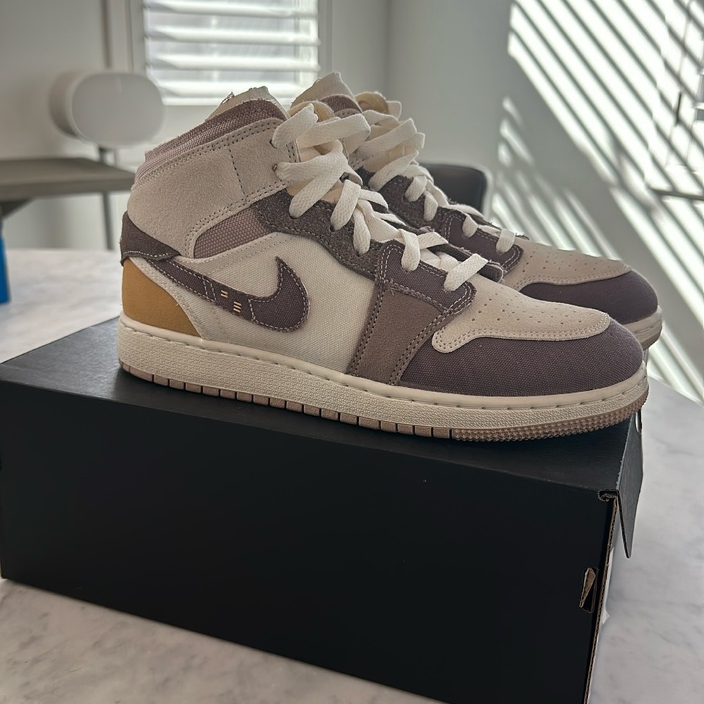 Air Jordan 1 MID SE CRAFT